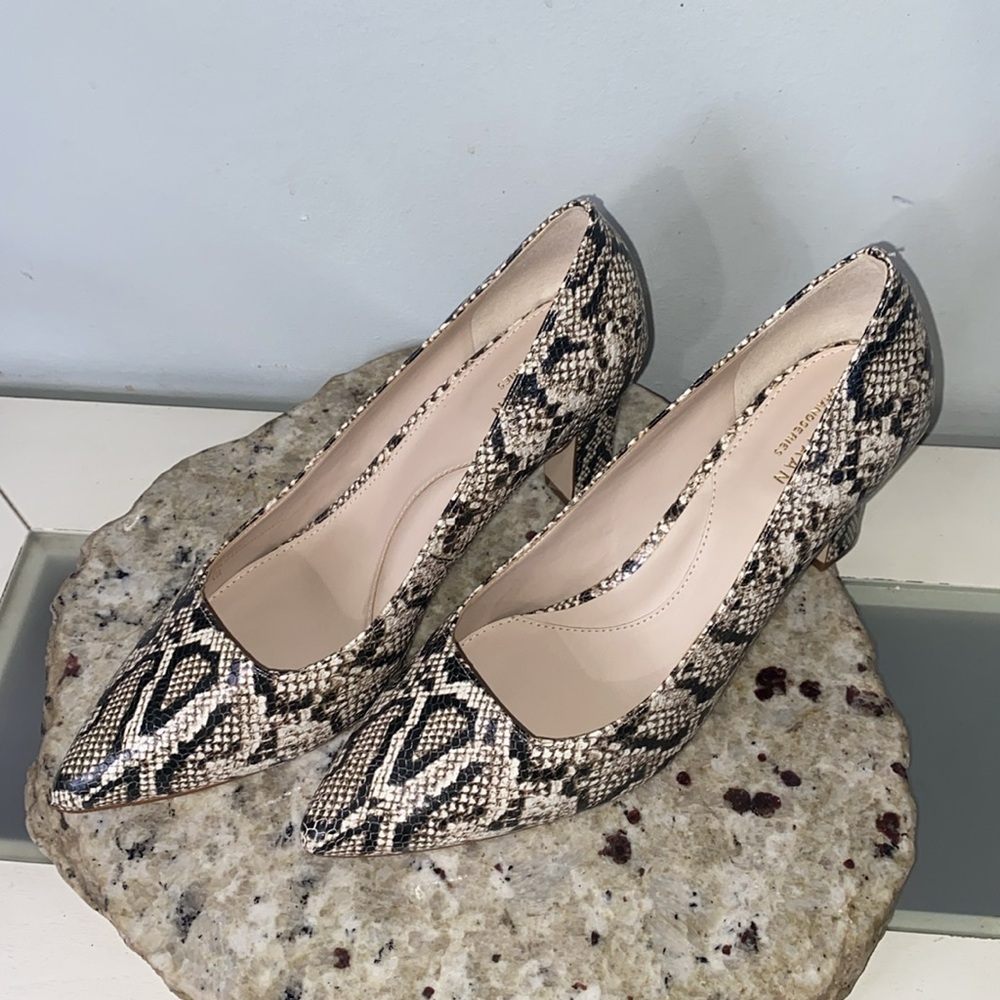 Cole Haan Snake Skin Embossed Leather Pointed Toe Square Heel Pumps Size 8 NWOB - Picture 16 of 16